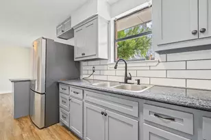 8714 Amblewood Dr, Houston, TX 77099 - Photo 6