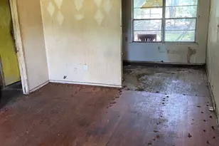5410 Heron Dr, Houston, TX 77033 - Photo 6