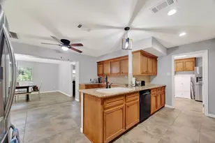 802 Sentinel Oaks, Pinehurst, TX 77362 - Photo 10