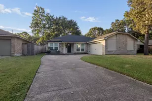 2903 Parkwood Manor Dr, Houston, TX 77339 - Photo 4
