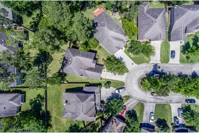 14 Harbinger Court, The Woodlands, TX 77382 - Photo 2