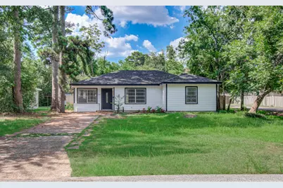 1100 Cowan Avenue, Conroe, TX 77301 - Photo 1