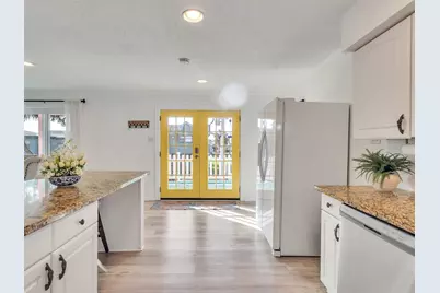 13707 Pirates Beach Boulevard, Galveston, TX 77554 - Photo 2
