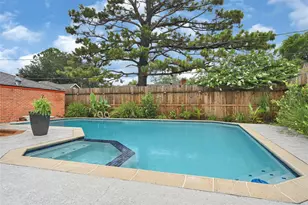 215 Coronation Dr, Houston, TX 77034 - Photo 34