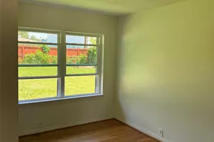 946 Stonecrest Dr, Houston, TX 77018 - Photo 2