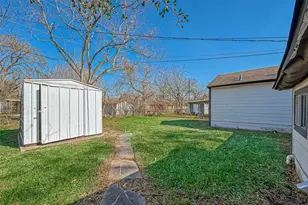 4905 Brinkley St, Houston, TX 77033 - Photo 18
