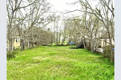 209 Moutray Avenue, Wharton, TX 77488 - Photo 4