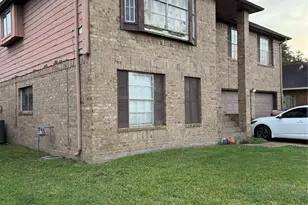 110 Almond Dr, Lake Jackson, TX 77566 - Photo 2