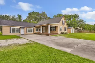 202 E Kay St, Dayton, TX 77535 - Photo 2