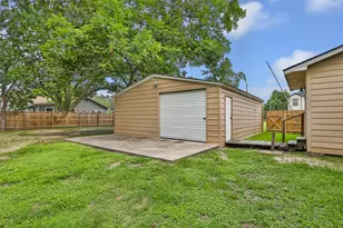 202 E Kay St, Dayton, TX 77535 - Photo 36