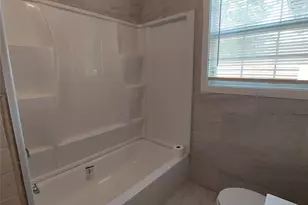 1025 6th St, Hempstead, TX 77445 - Photo 4