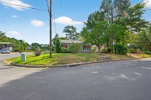 1020 Houston St, Conroe, TX 77301 - Photo 2