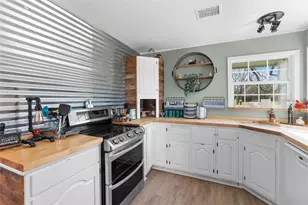 10496 Summit Dr, Willis, TX 77318 - Photo 8