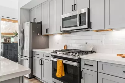 5202 Pinemont Creek Lane, Houston, TX 77018 - Photo 6