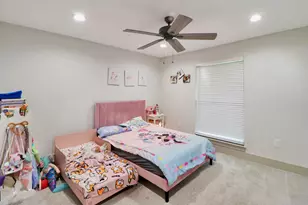 6039 McKnight St, Houston, TX 77035 - Photo 18