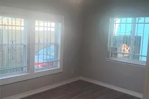 318 7th St N, Texas City, TX 77590 - Photo 2