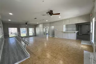 200 Broken Bough Ln, Conroe, TX 77304 - Photo 6
