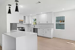 5826 Dumfries Dr, Houston, TX 77096 - Photo 10