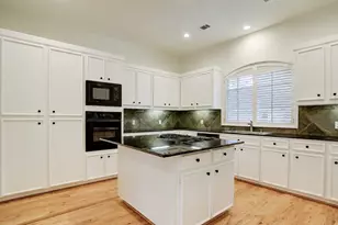 1412 Castle Ct, Houston, TX 77006 - Photo 10