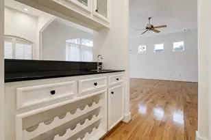 1412 Castle Ct, Houston, TX 77006 - Photo 12