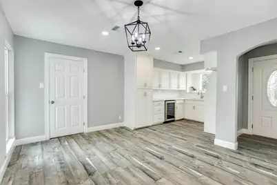 300 N Shanks Street, Clute, TX 77531 - Photo 10