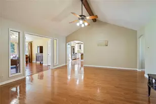 412 Narcissus St, Lake Jackson, TX 77566 - Photo 4