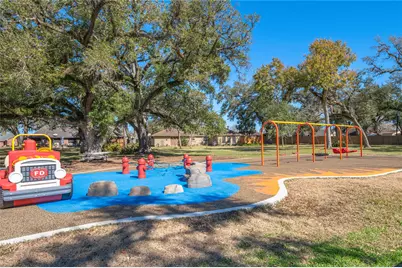 412 Narcissus Street, Lake Jackson, TX 77566 - Photo 38