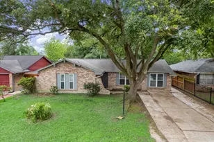 1935 Barnsley Ln, Houston, TX 77088 - Photo 2