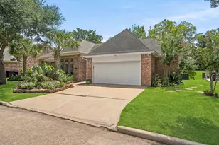 4610 Lake Village Dr, Fulshear, TX 77441 - Photo 2