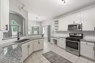 21812 Grand Lancelot Dr, Kingwood, TX 77339 - Photo 2