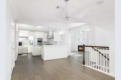 13 Half Moon, Hitchcock, TX 77563 - Photo 10