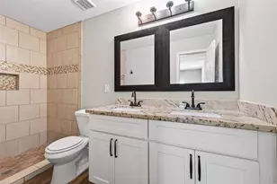 8126 Marcy Dr, Houston, TX 77033 - Photo 32