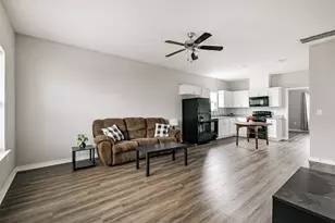 2811 Winnie St, Galveston, TX 77550 - Photo 8