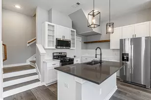 8475 Berry Brush Ln, Houston, TX 77022 - Photo 10