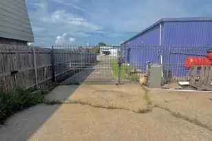 3186 Merriman St, Port Neches, TX 77651 - Photo 2