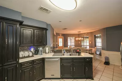 316 Raintree Lane, Lake Jackson, TX 77566 - Photo 4