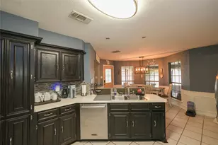 316 Raintree Ln, Lake Jackson, TX 77566 - Photo 4