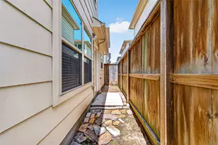 5951 S Loop E, Houston, TX 77033 - Photo 30
