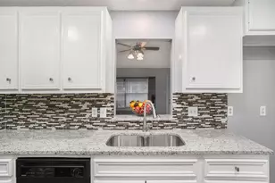 17306 Fife Ln, Webster, TX 77598 - Photo 6
