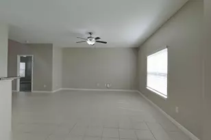 520 Red Dusk Paint Dr, La Marque, TX 77568 - Photo 2