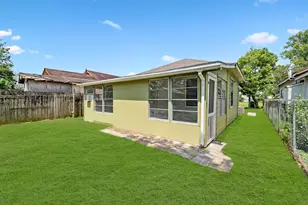 1322 Magnolia St, Baytown, TX 77520 - Photo 4