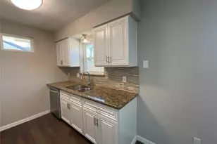 10419 Kirkhill Dr, Houston, TX 77089 - Photo 14