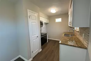 10419 Kirkhill Dr, Houston, TX 77089 - Photo 12