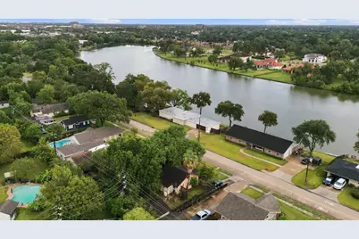 423 Lakeview Drive, Sugar Land, TX 77498 - Photo 14
