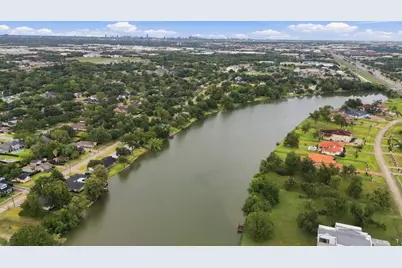 423 Lakeview Drive, Sugar Land, TX 77498 - Photo 16