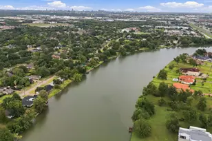 423 Lakeview Dr, Sugar Land, TX 77498 - Photo 16
