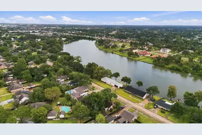 423 Lakeview Drive, Sugar Land, TX 77498 - Photo 6
