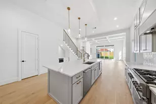 525 W 26th St, Houston, TX 77008 - Photo 10