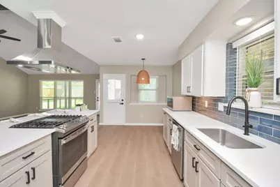 10550 Emnora Lane, Houston, TX 77043 - Photo 6