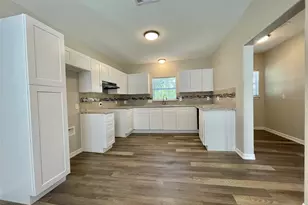 305 N Avenue A, Freeport, TX 77541 - Photo 2